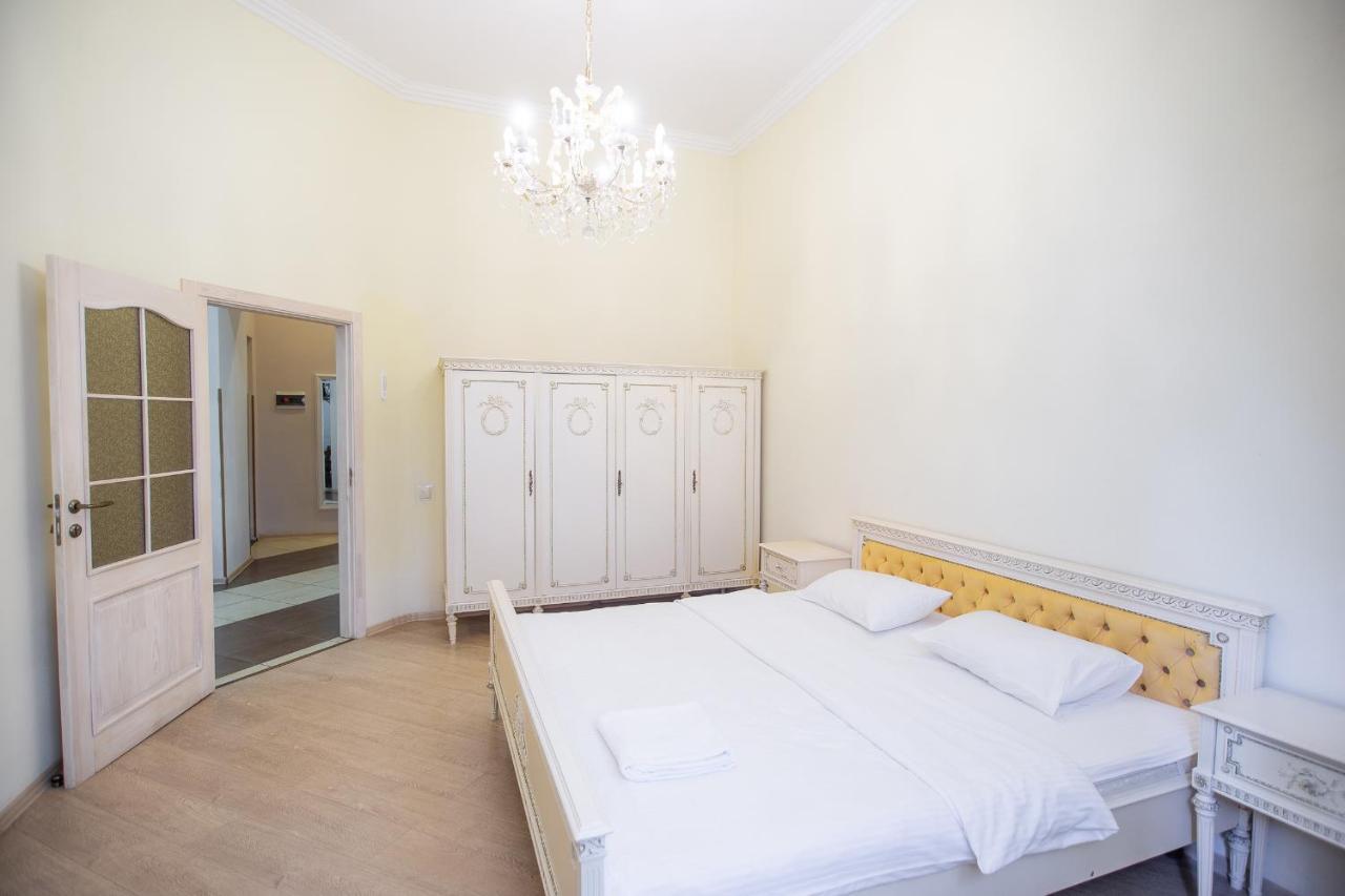 Comfortable Apartment On Mikhaylovskiy Lane Kyiv Exterior photo