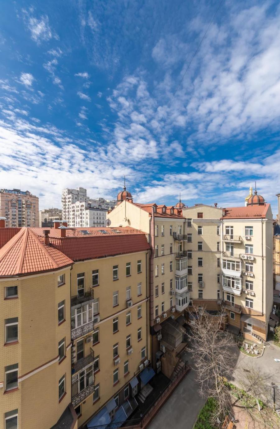 Comfortable Apartment On Mikhaylovskiy Lane Kyiv Exterior photo