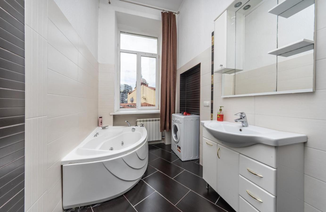 Comfortable Apartment On Mikhaylovskiy Lane Kyiv Exterior photo