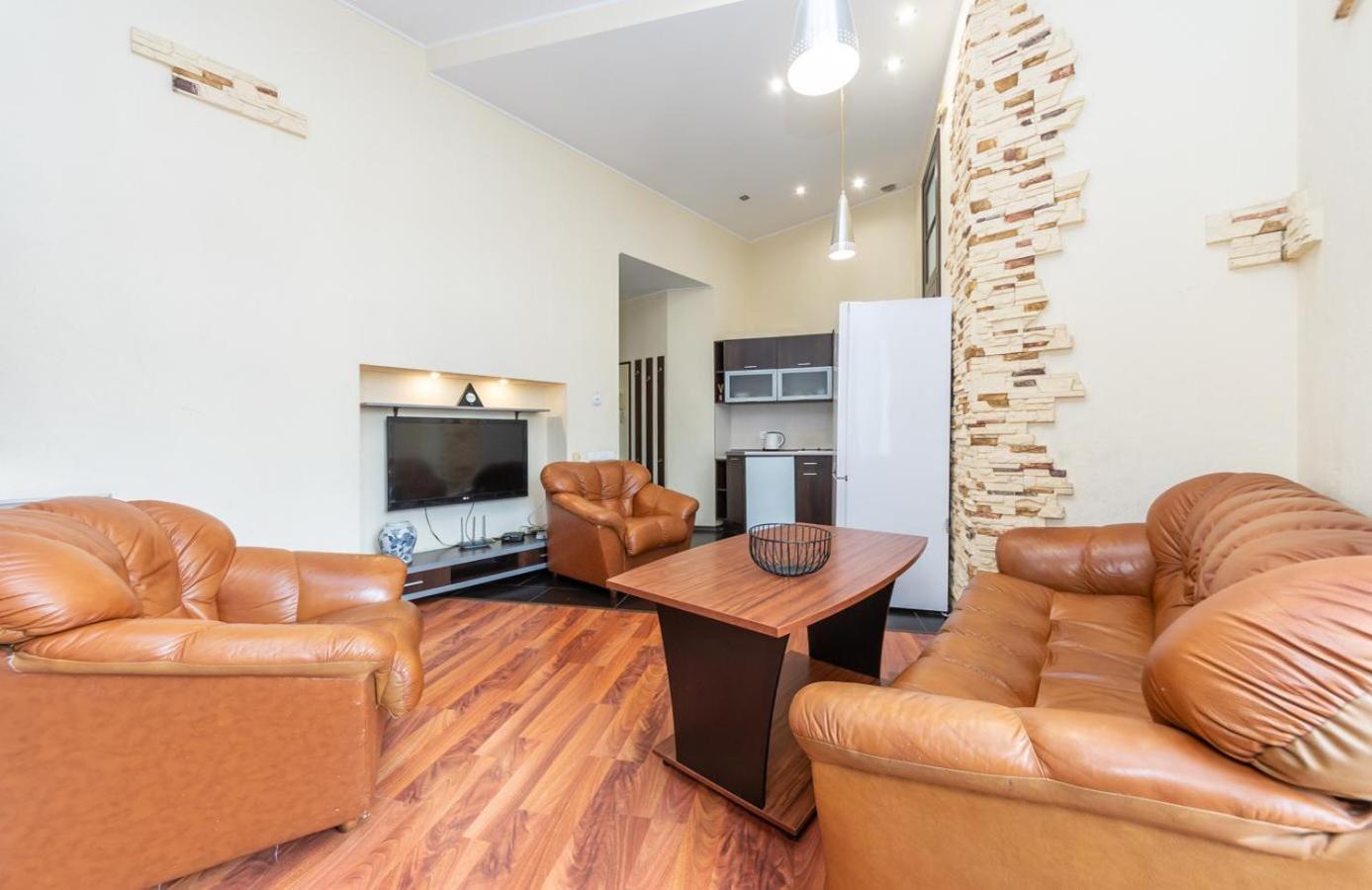 Comfortable Apartment On Mikhaylovskiy Lane Kyiv Exterior photo